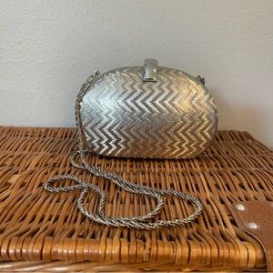 Vintage Andre Cellini Metal Shoulder Evening Bag Purse Hard Shell Silver Tone